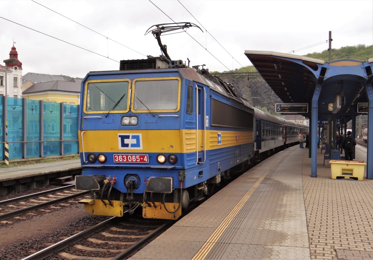 363 065-4 zu sehen am 28.04.15 als R 604 „Salubia“ in Ústí nad Labem hl.n.