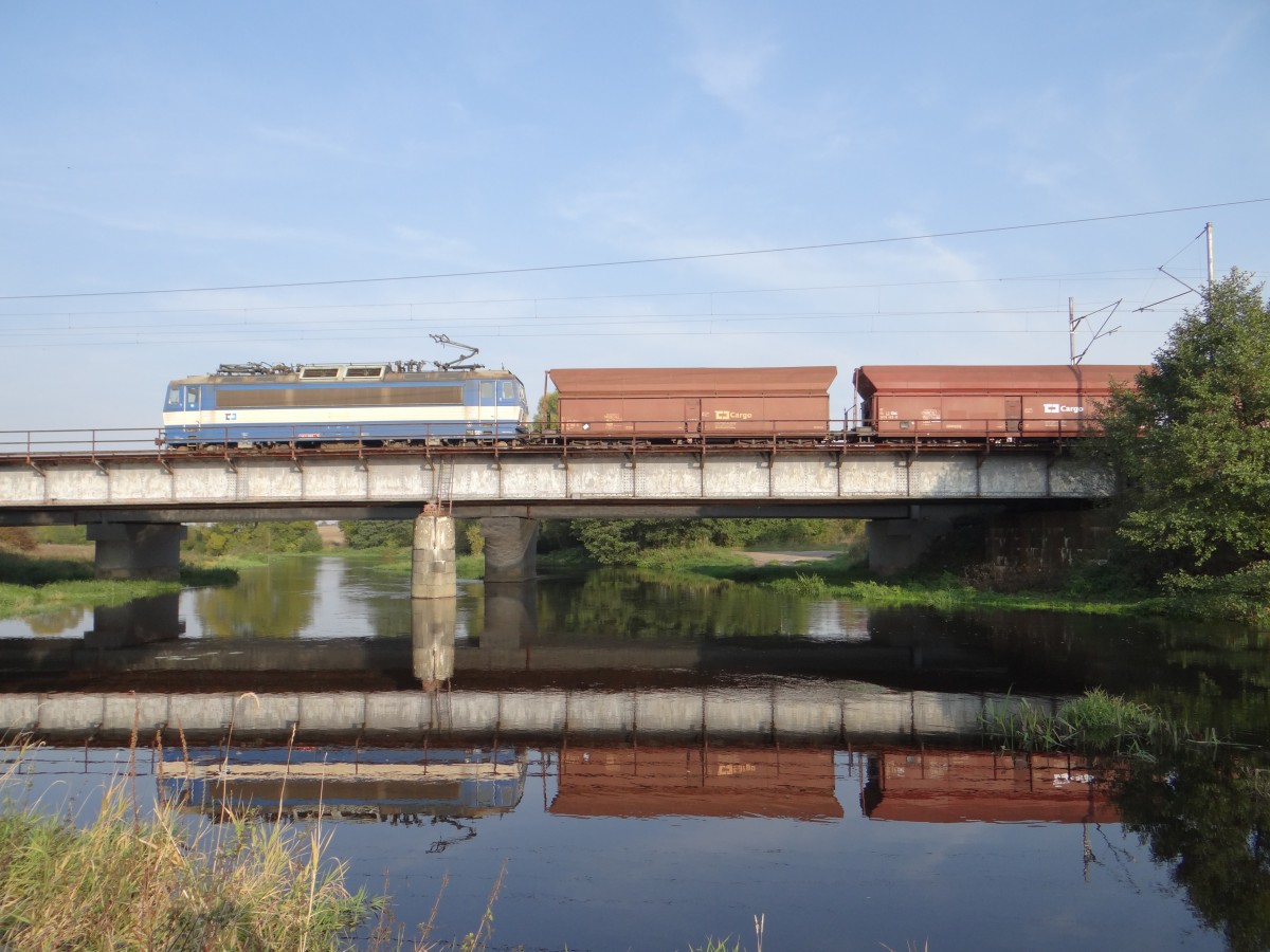 363 066 rollt am 08.10.13 mit einem Kohlezug durch Jindrichov. 