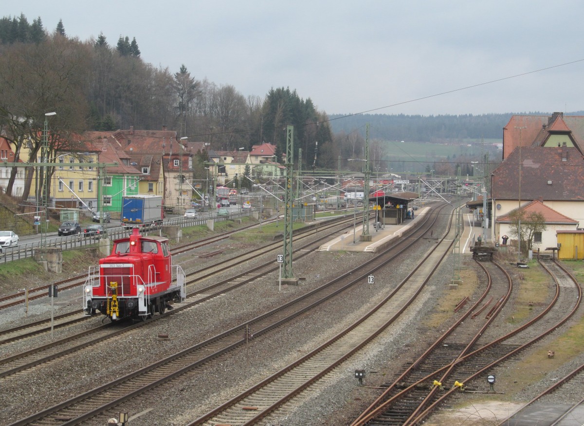 363 144-7 verlässt am 19. März 2014 den Bahnhof Kronach in Richtung Lichtenfels.