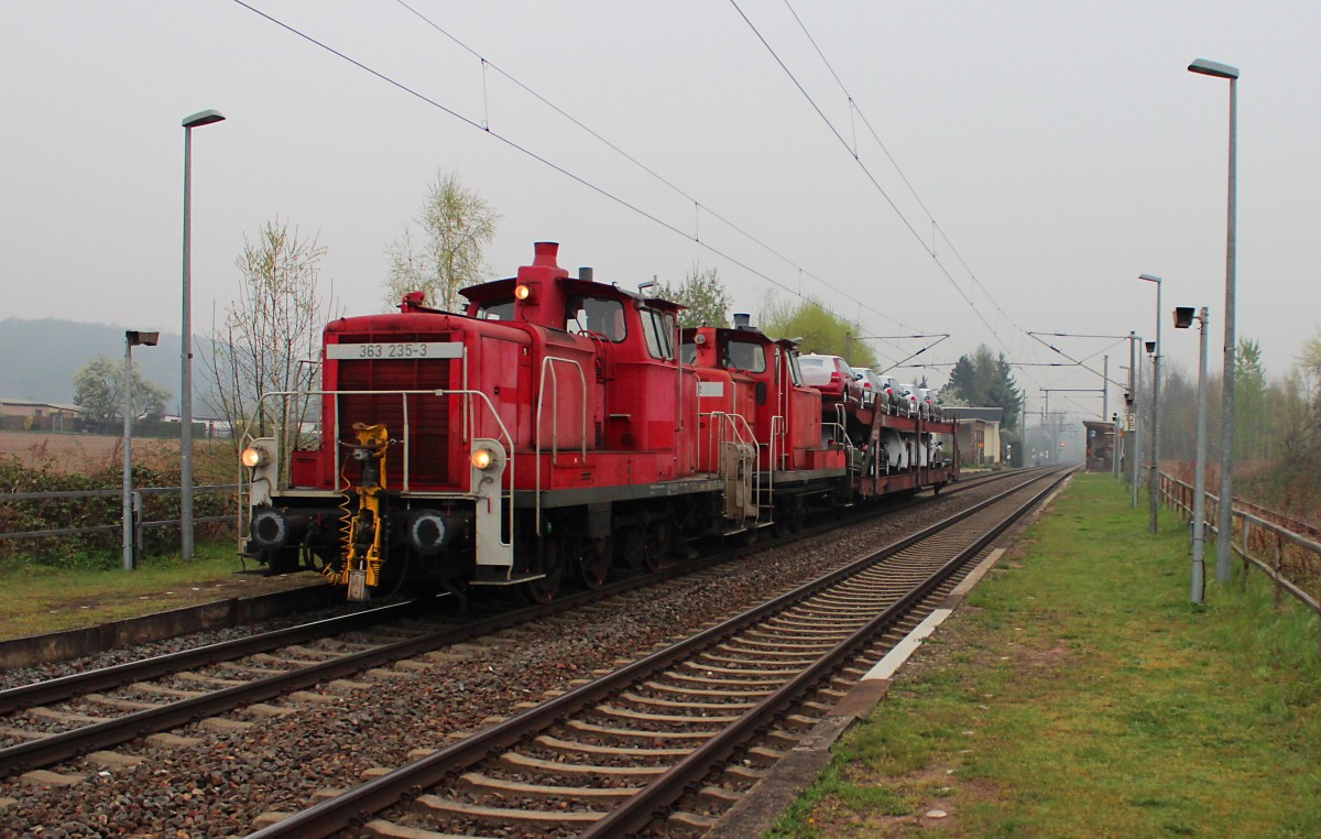 363 235-3 und 363 655-2 bringen am 05.04.2014 die Übergabe vom VW-Werk in Mosel nach Zwickau.