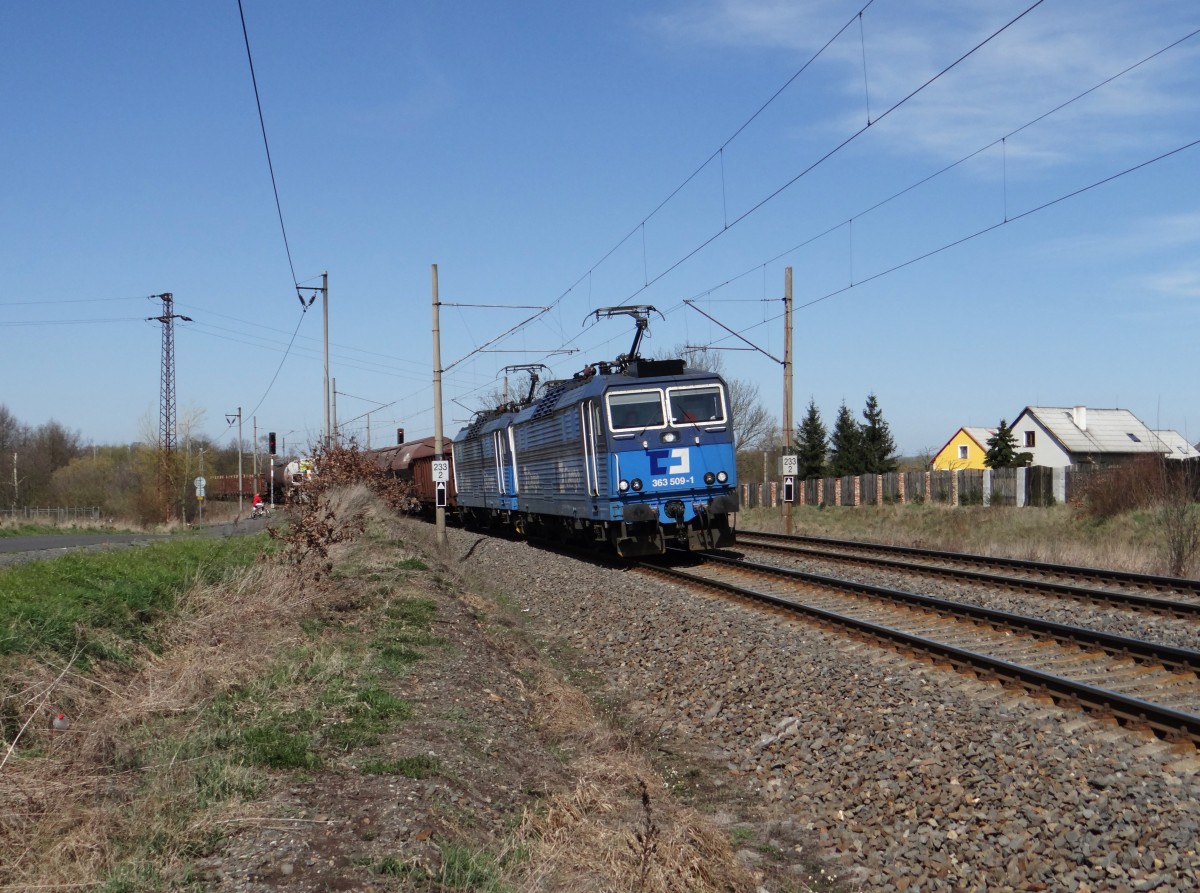 363 509 und 363 511 zu sehen am 15.04.15 in Cheb/Jindřichov.