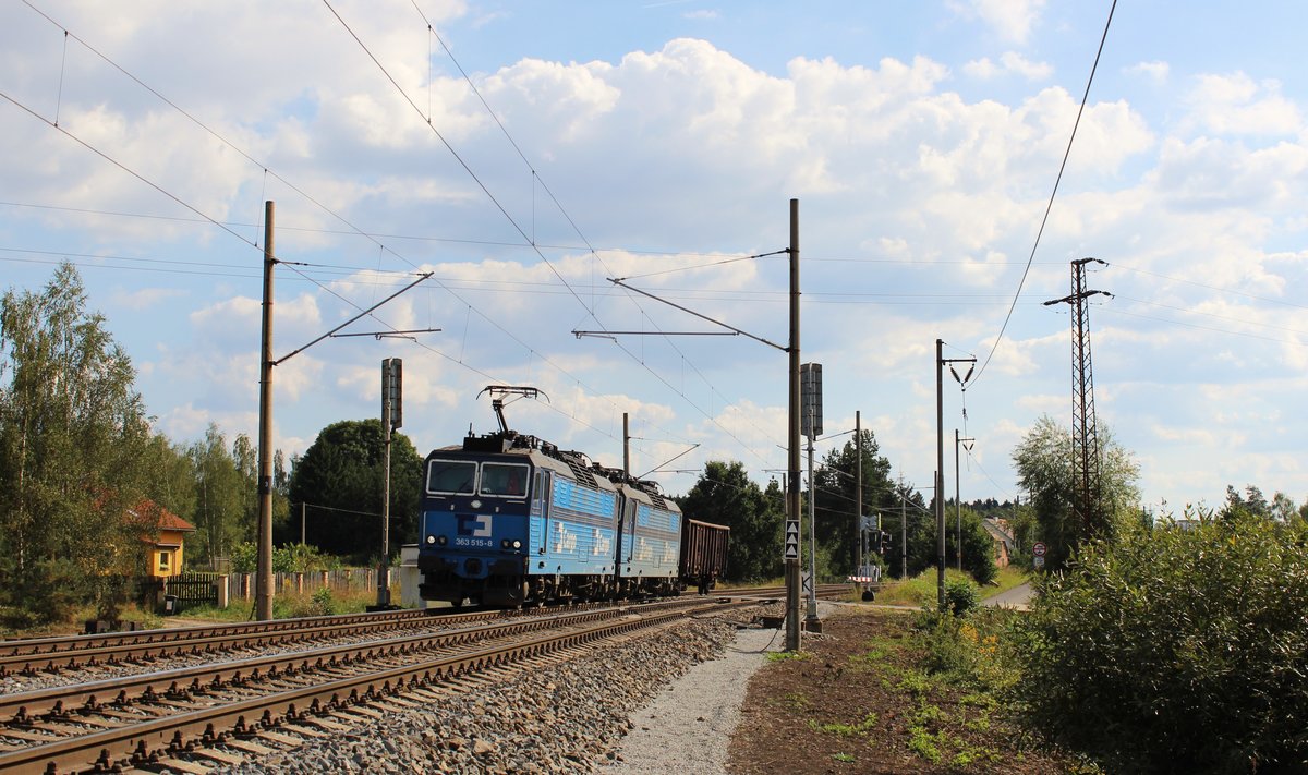 363 515 und 363 512 mit schwerer Last am 02.09.16 bei Tršnice.