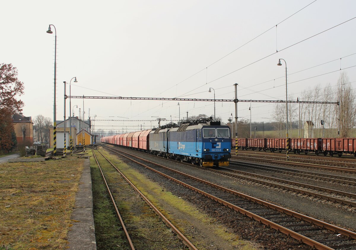 363 515 und 363 523 waren am 23.02.23 mit dem leeren Gipszug in Tršnice zu sehen.