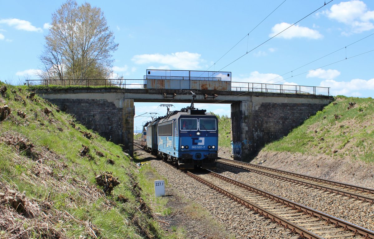 363 525, 363 xxx und 210 036 waren am 13.05.19 bei Nebanice zu sehen.