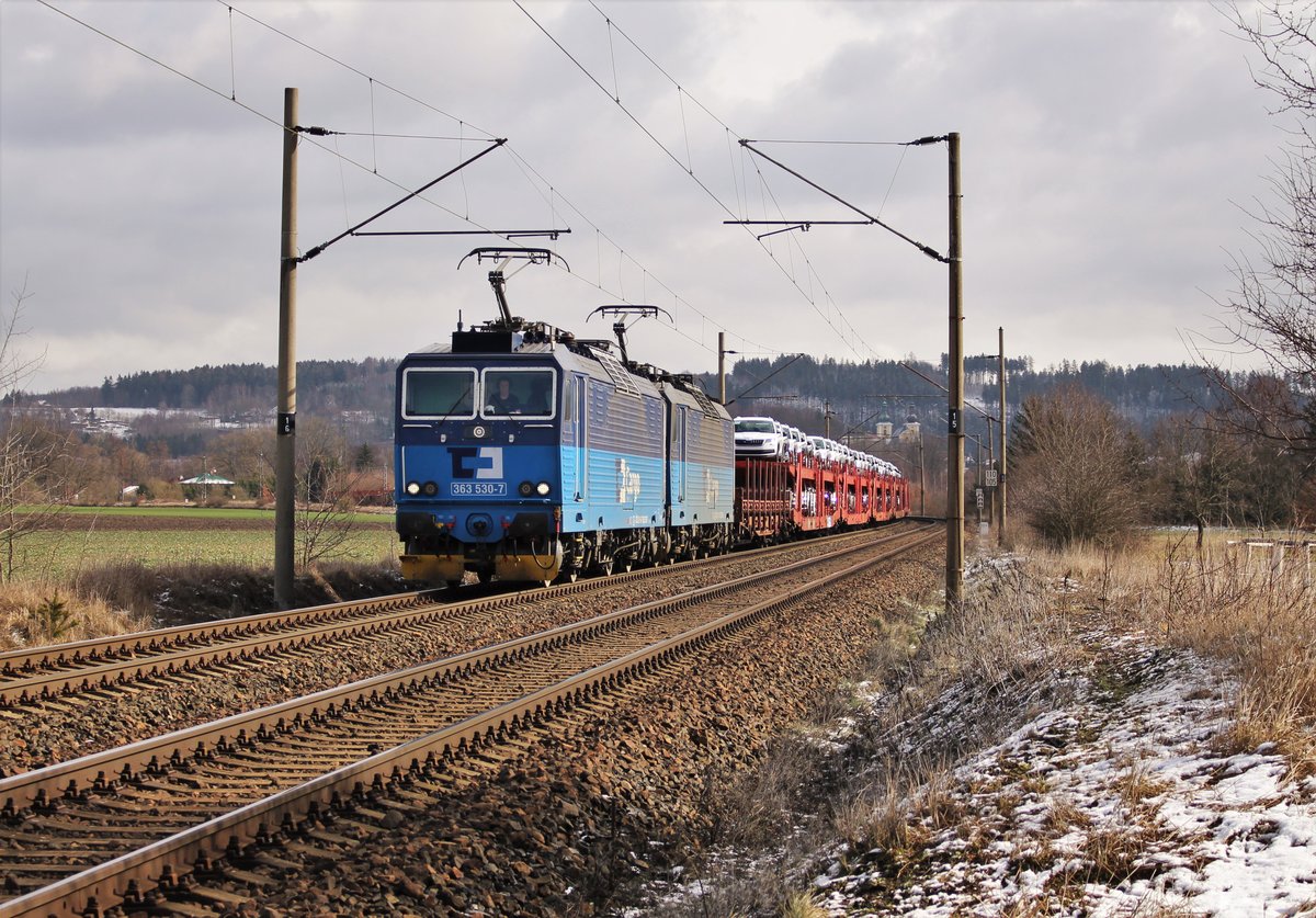 363 530 und 363 520 zu sehen am 28.02.20 mit einem Mischer in Chotikov.