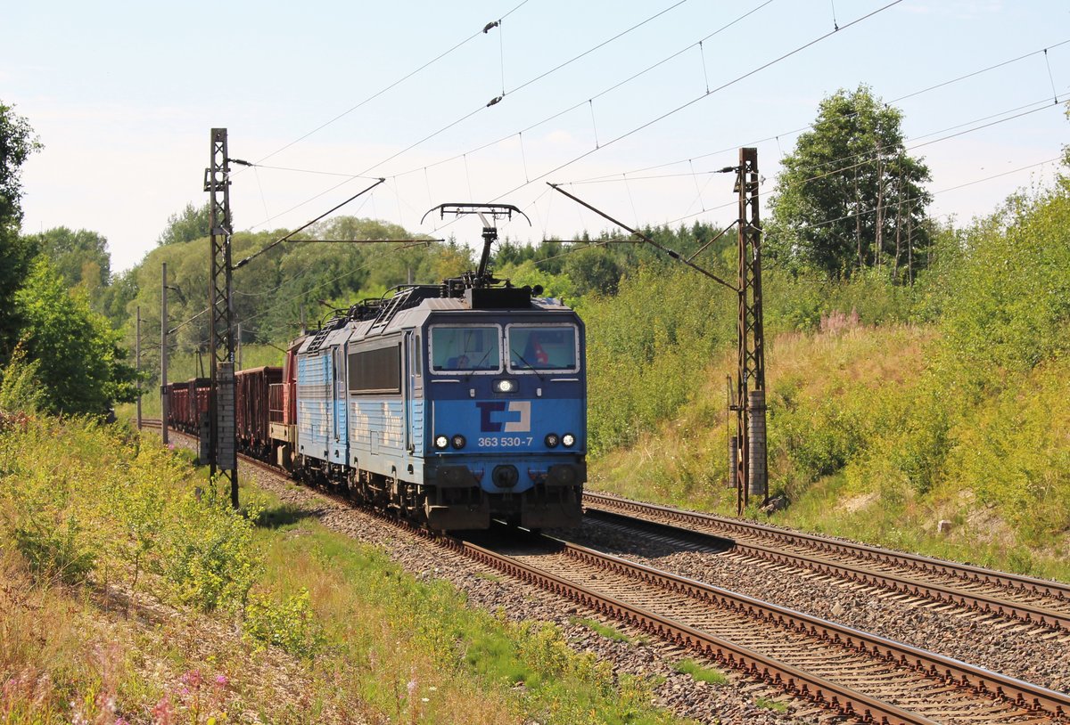 363 530-7, 363 521-6 und 742 291-8 mit einem Güterzug zu sehen am 08.08.17 bei Chotikov.