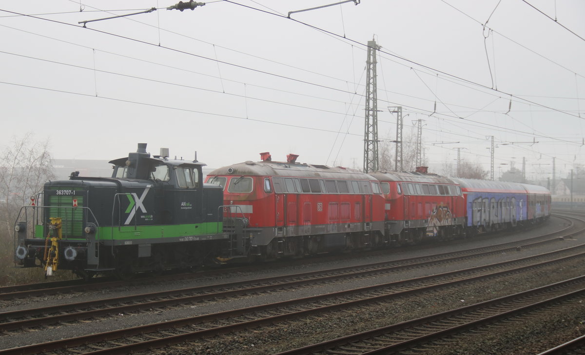 363 707 der Aixrail zusammen mit 2 Loks der Baureihe 218 und diversen n-Wagen aus dem Stillstandsmanagement in Hamm abgestellt von dem Mönchengladbacher Hbf. Die Wagen sind von der ortsansässigen Centralbahn gekauft worden, die Loks werden im Auftrag der Aixrail wieder aufgearbeitet. Die Aufnahme entstand am 18.1.19.