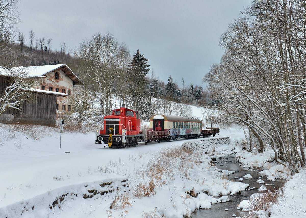 363 815 mit einer Überführung am 17.01.2016 bei Ruhmannsfelden. 