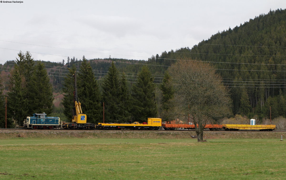 364 514-0 mit einer Krupp Gleisramme bei Titisee 13.4.16