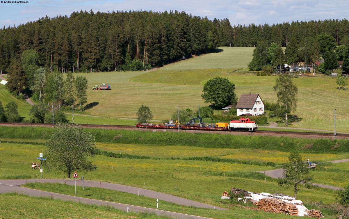 364 847-4 mit dem Bauz 82589 (Triberg-Villingen(Schwarzw)) bei Stockburg 3.6.15