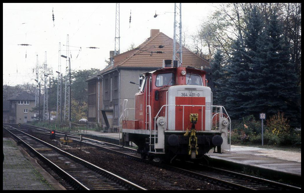 364 rangiert hier am 26.10.1996 im Bahnhof Arnstadt.