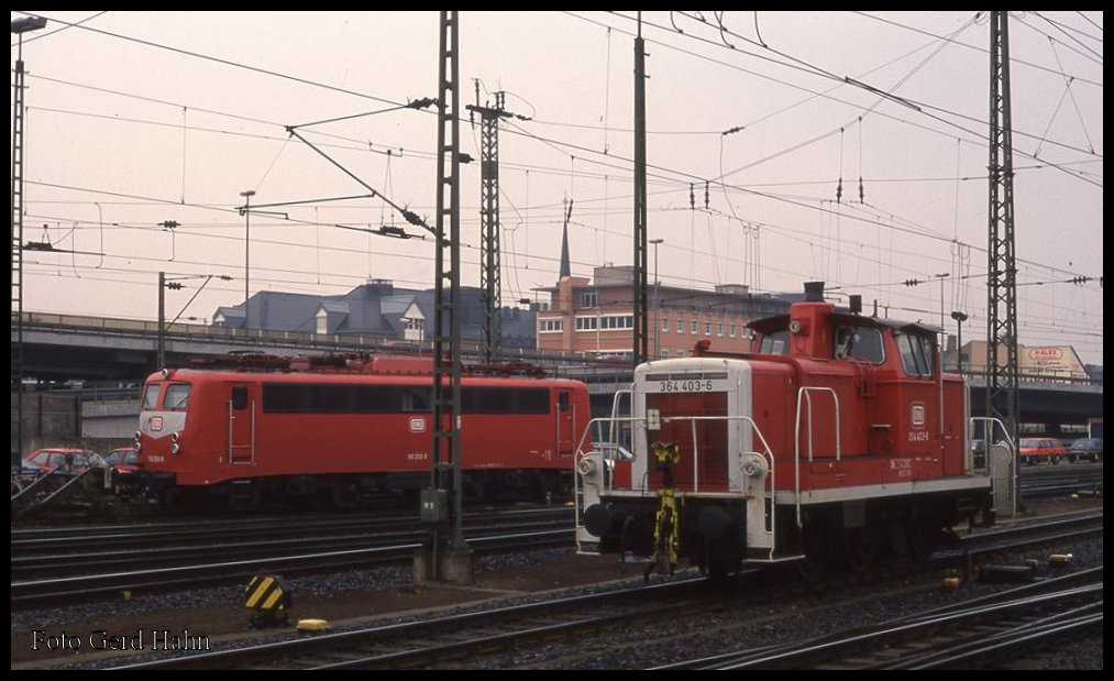 364403 und 110250 am 10.3.1993 im Hauptbahnhof Koblenz.