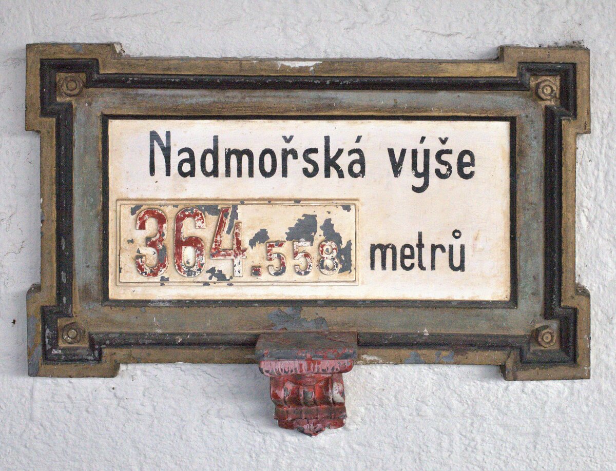 364,65 Meter über NN liegt der Bahnhof Letohrad. 02.10.2021 11:30 Uhr.
 