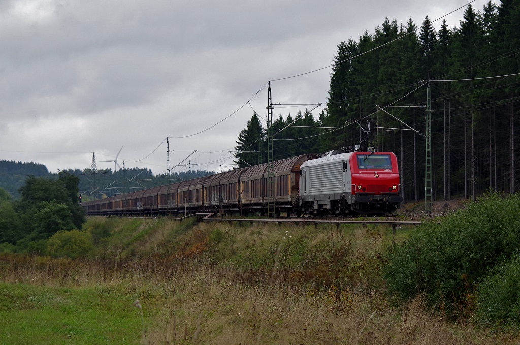 37 531 mit Flaschenzug aus Steinbach am Wald nach Forbach am 22.09.2013 kurz nach dem Startbahnhof. 