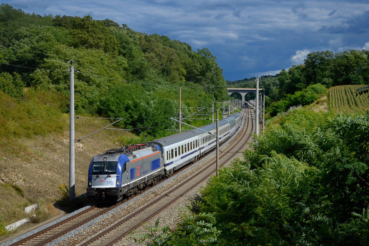370 002 mit einem EC am 27.08.2014 bei Rosengarten.