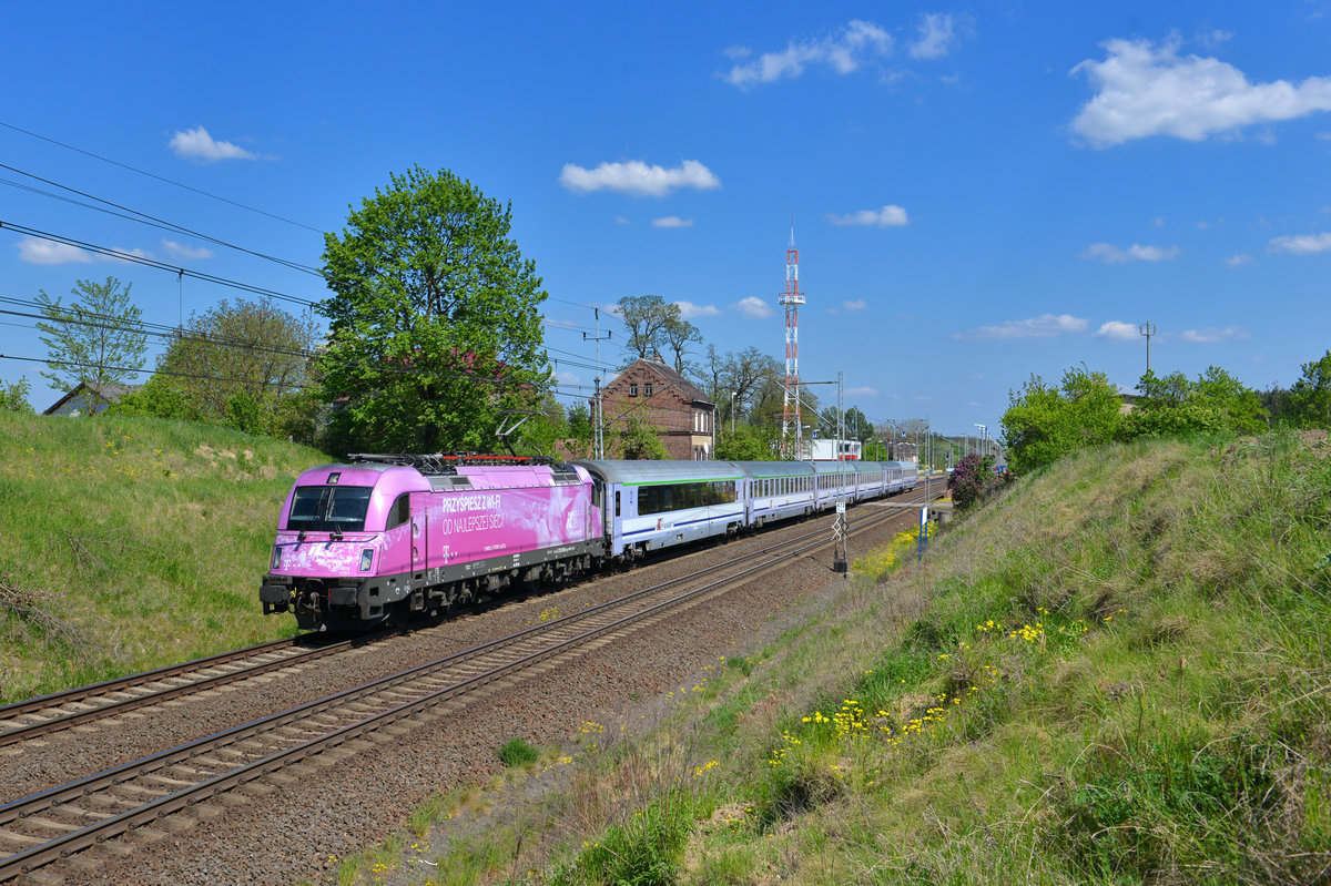 370 006 mit einem EC am 10.05.2016 bei Kunowice. 