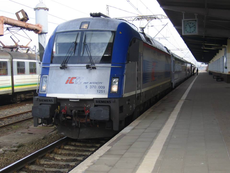 370 009 mit Berlin Gdynia Express in Bahnhof Zbaszynek,01.03.2015