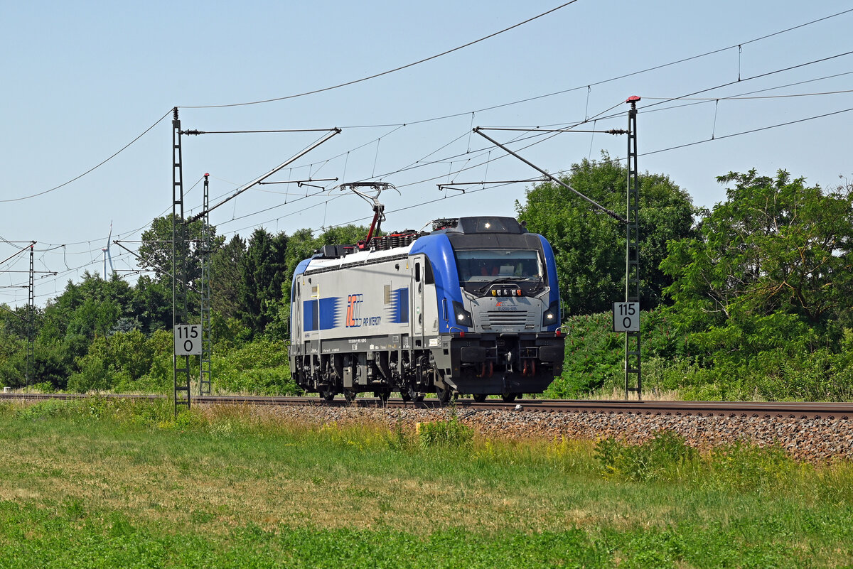 370 091 der PKP Intercity unternahm am 25.06.26 eine Probefahrt. Hier rollt die Griffin durch Gr�fenhainichen Richtung Wittenberg.