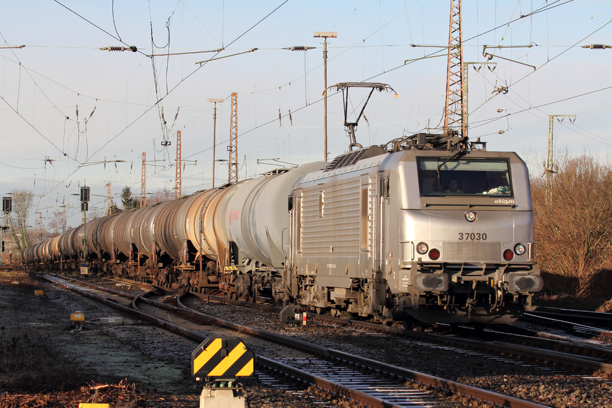 37030 auf der Hamm-Osterfelder Strecke in Recklinghausen-Ost 9.1.2016