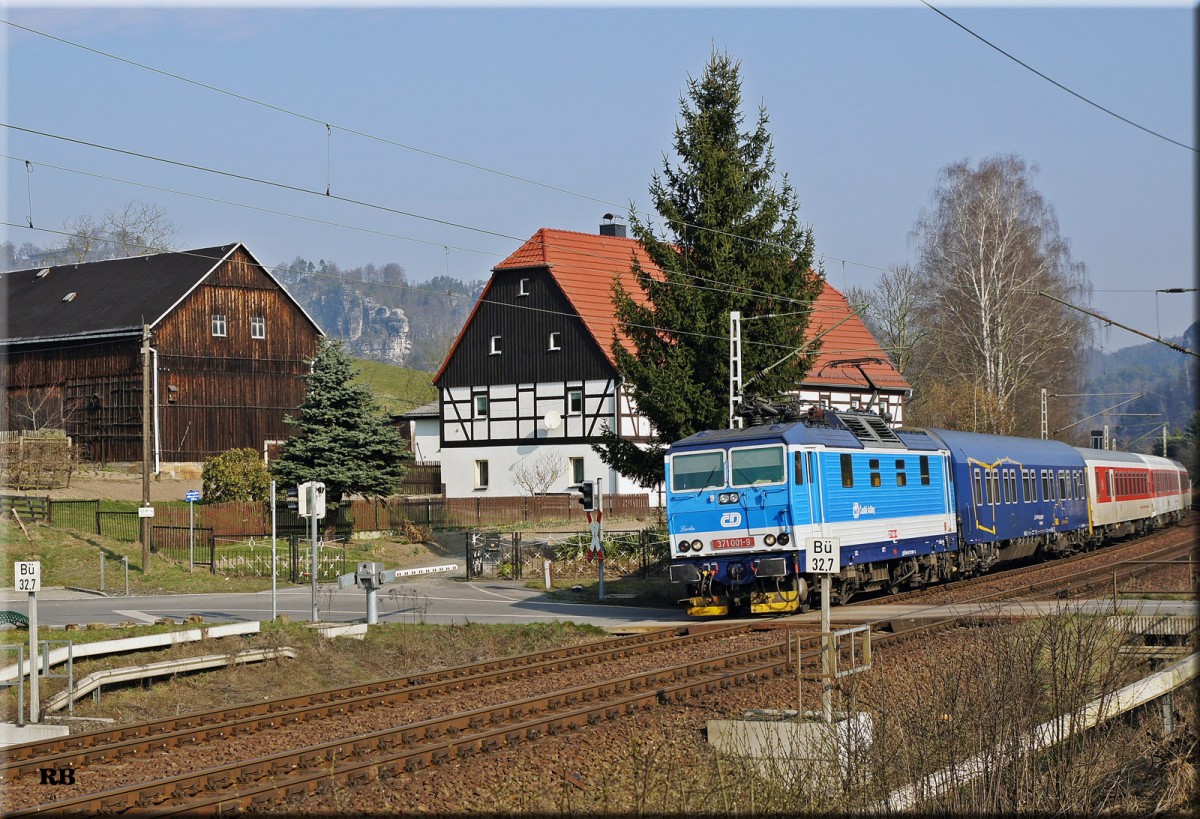 371 001 auf dem Weg in Richtung CZ. Aufgenommen am 24.03.2015 in Kurort Rathen.