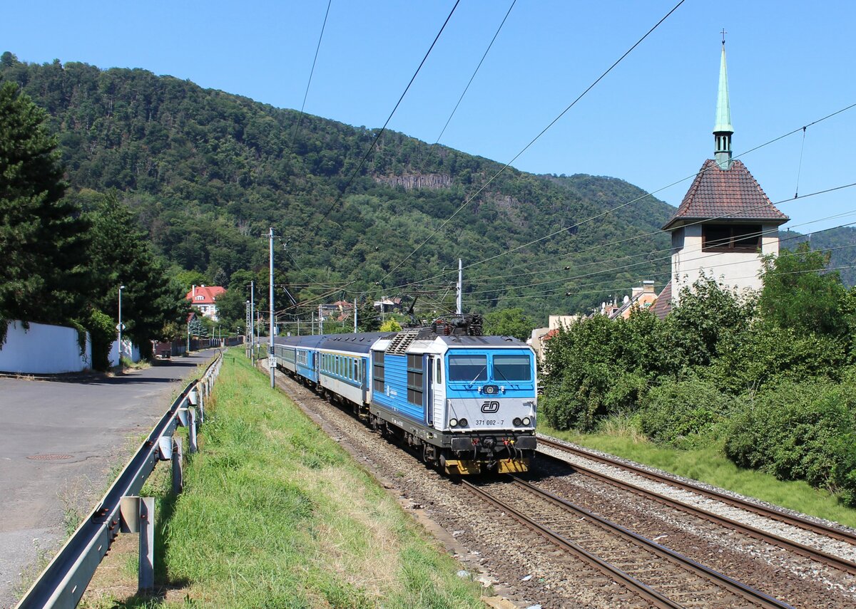 371 002-7 mit R 683 zu sehen am 25.07.22 in Vanov. 