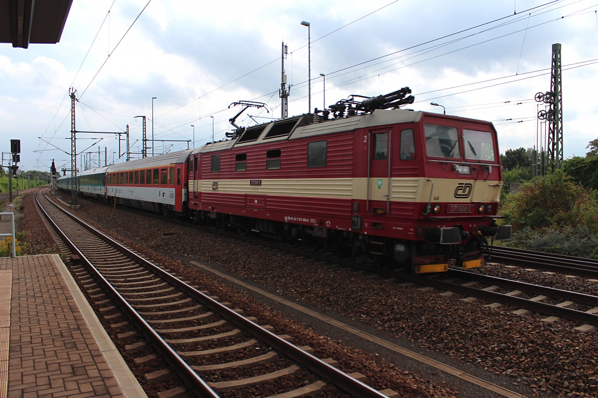 371 004-3 fährt am 30.08.2014 mit dem EC 378, Bratislava hl.st. - Ostseebad Binz, durch Dresden-Reick nach Dresden Hbf.