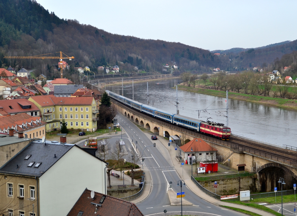 371 004 mit EC 173 Hamburg-Altona - Budapest keleti am 04.04.2016 in Königstein.