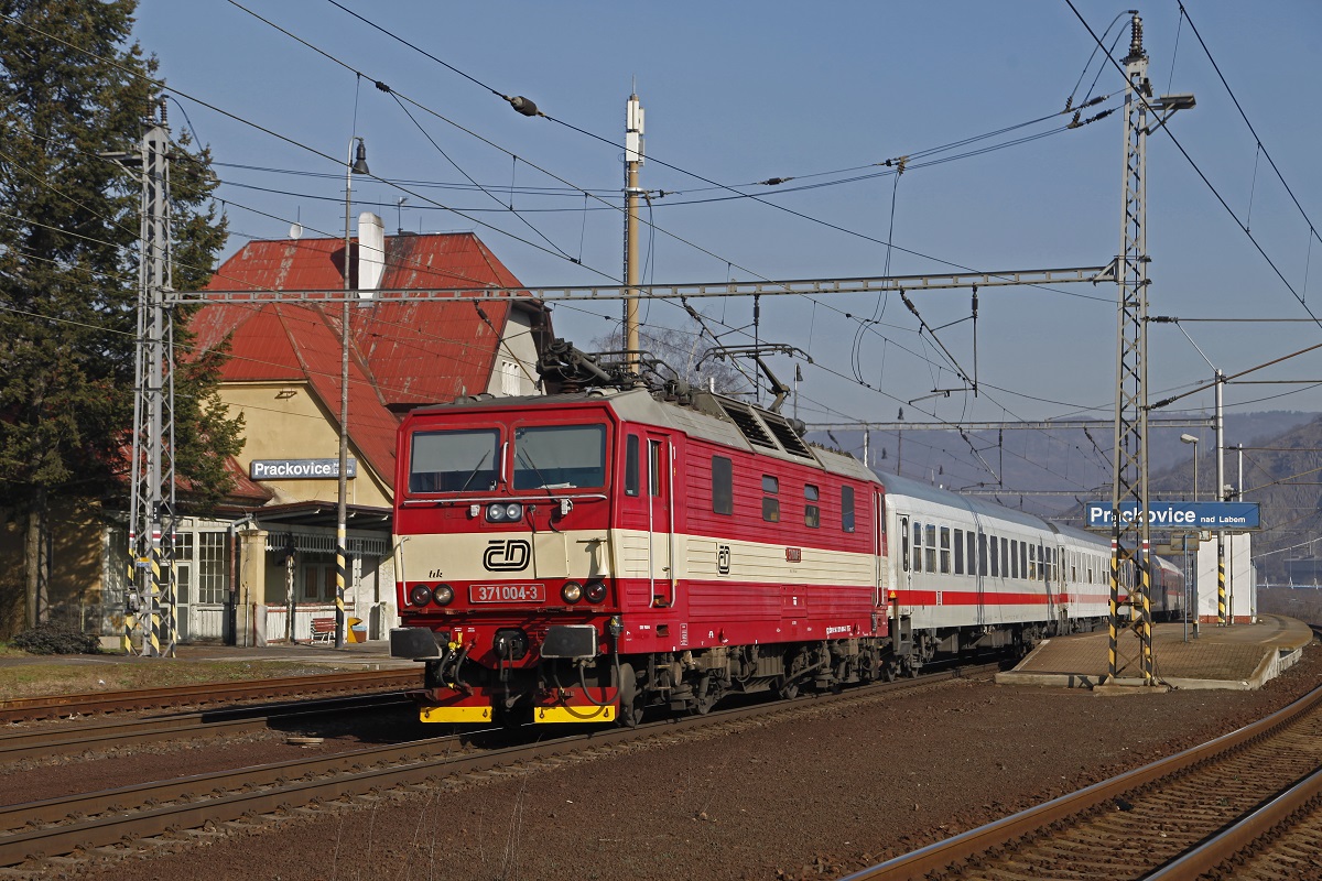 371 004 in Prakovice nad Labem am 13.03.2014.