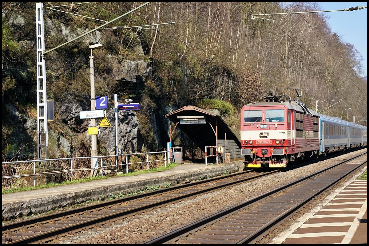 371 004 in Schmilka-Hirschmühle. Aufgenommen am 27.03.2014