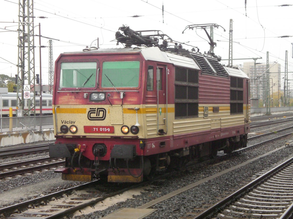 371 015  Vaclav  am 10.10.2013 in Dresden Hbf.