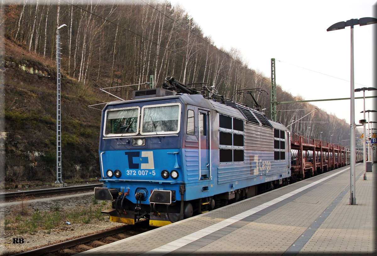 372 007 aus Richtung Dresden kommend im Bahnhof von Bad Schandau. Aufgenommen am 24.03.2015.