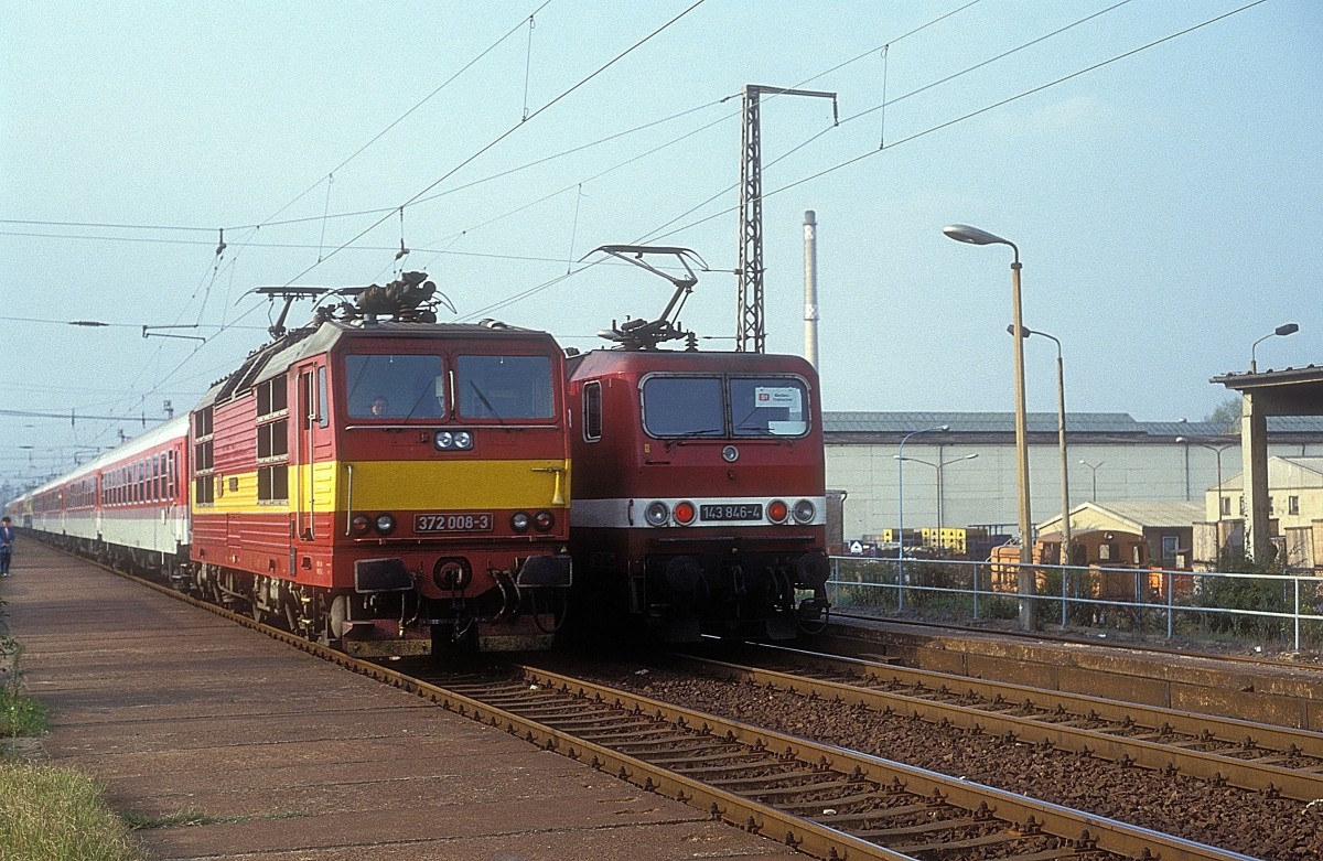 372 008 + 143 846  Dresden - Zschachwitz  02.10.92