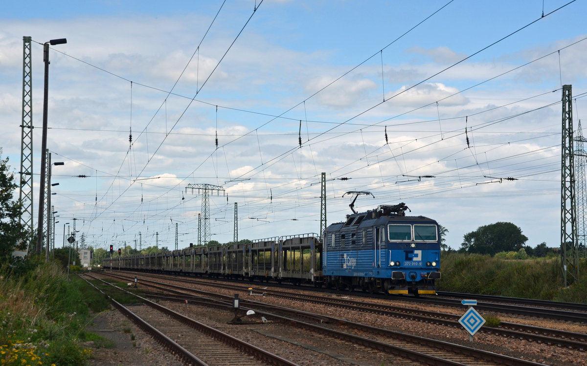 372 010 führte am 05.08.17 einen leeren Autozug vom BLG-Standort Falkenberg(E) kommend durch Weißig (b. Riesa) Richtung Dresden.