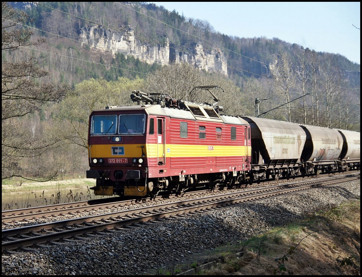 372 011 der CD zwischen Krippen und Schmilka-Hirschmühle. Aufgenommen am 27.03.2014