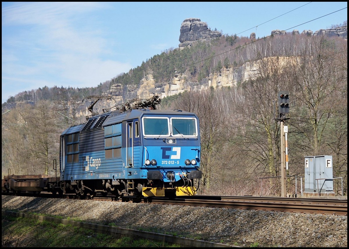 372 012 der CD zwischen Krippen und Schmilka-Hirschmühle. Aufgenommen am 27.03.2014