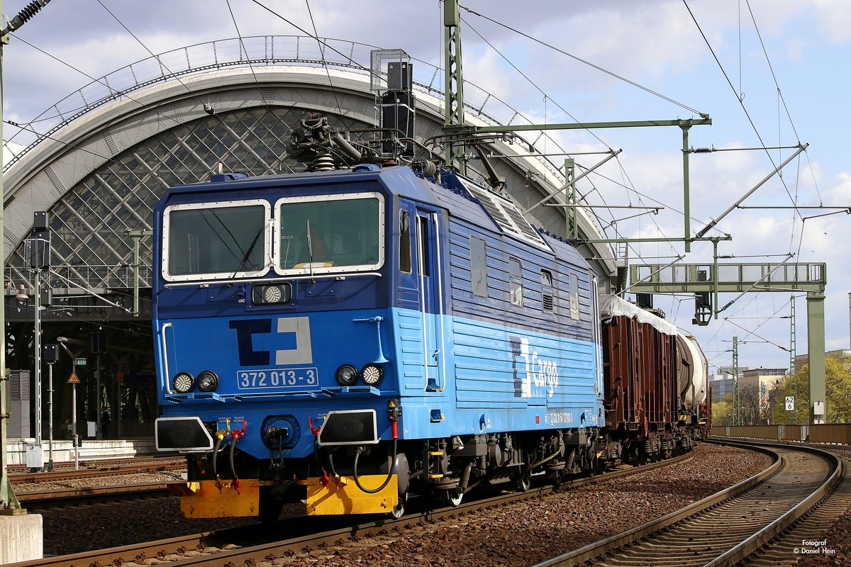 372 013-3 CD Cargo in Dresden Hbf, April 2017.