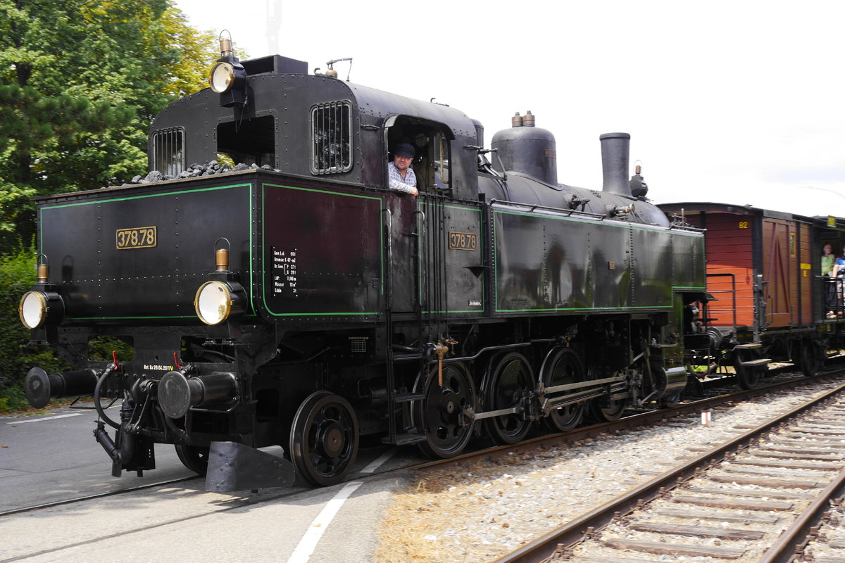 378.78 fährt mit dem Museumszug aus Kandern in Haltingen ein, 30.7.17.