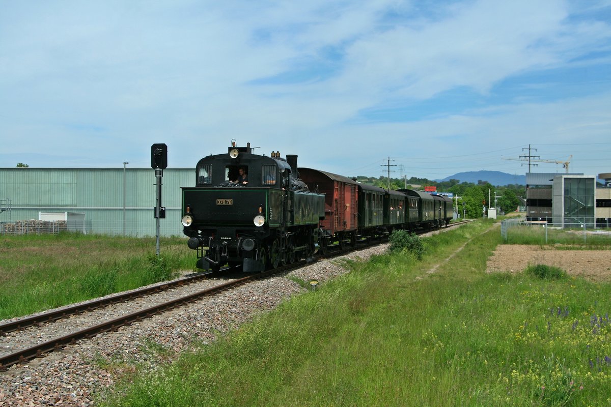 378.78 mit dem P3 von Kandern nach Haltingen am 22.05.16 kurz vor dem Ziel im Industriegebiet Haltingen.