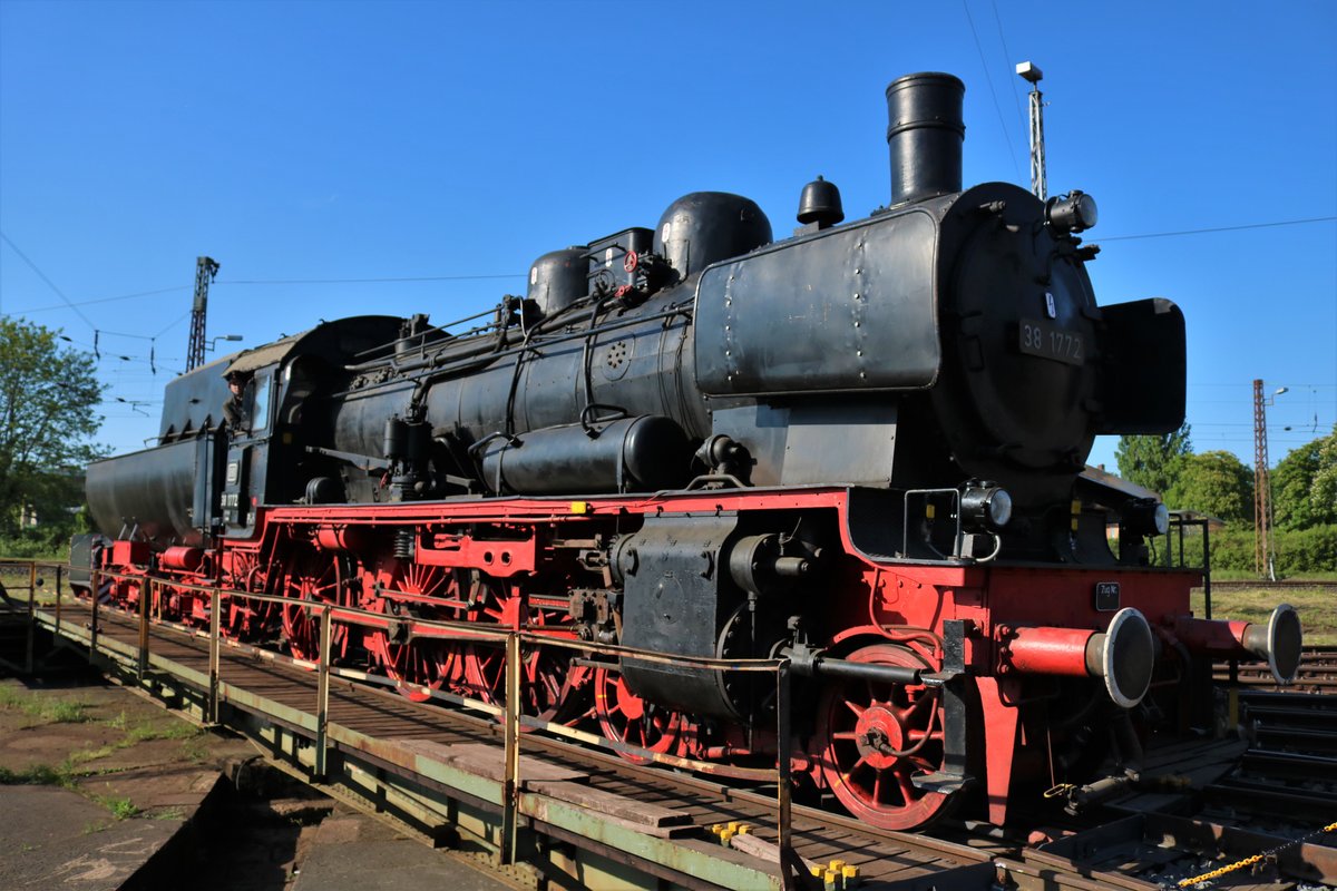 38 1772 beim Lokschuppenfest in Hanau am 05.05.18 auf der Drehscheibe. Leider ist die Maschine nicht betriebsfähig 