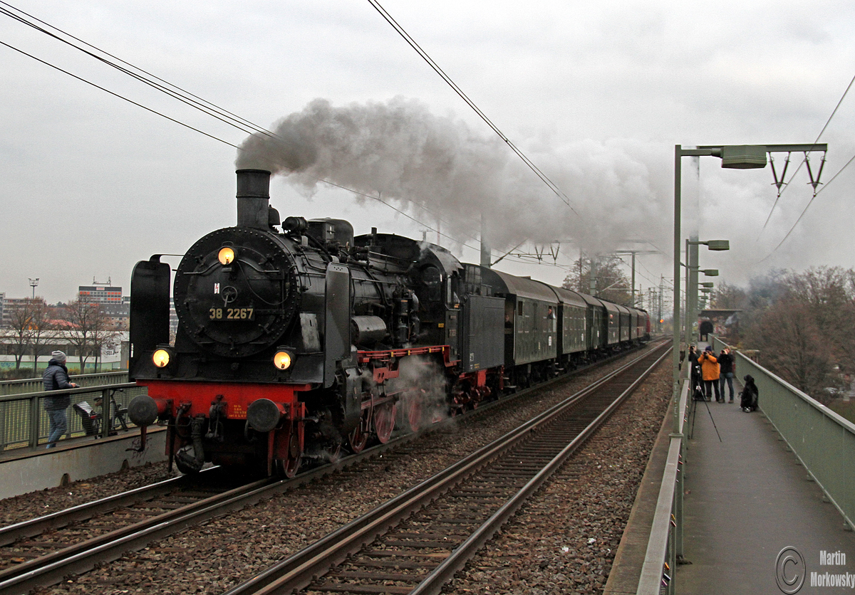 38 2267 auf der Kölner Südbrücke am 26.11.2016