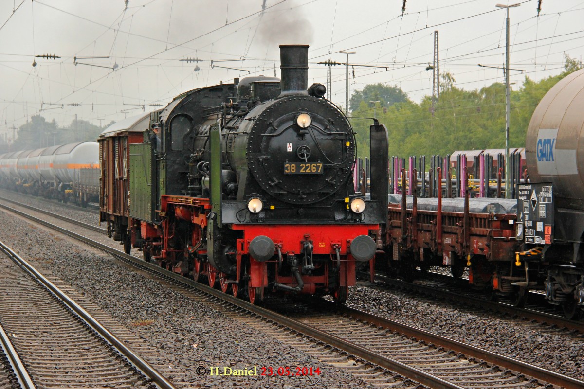 38 2267 (P8) in D�sseldorf Rath und fuhr weiter nach Heilbronn, Mai 2014.