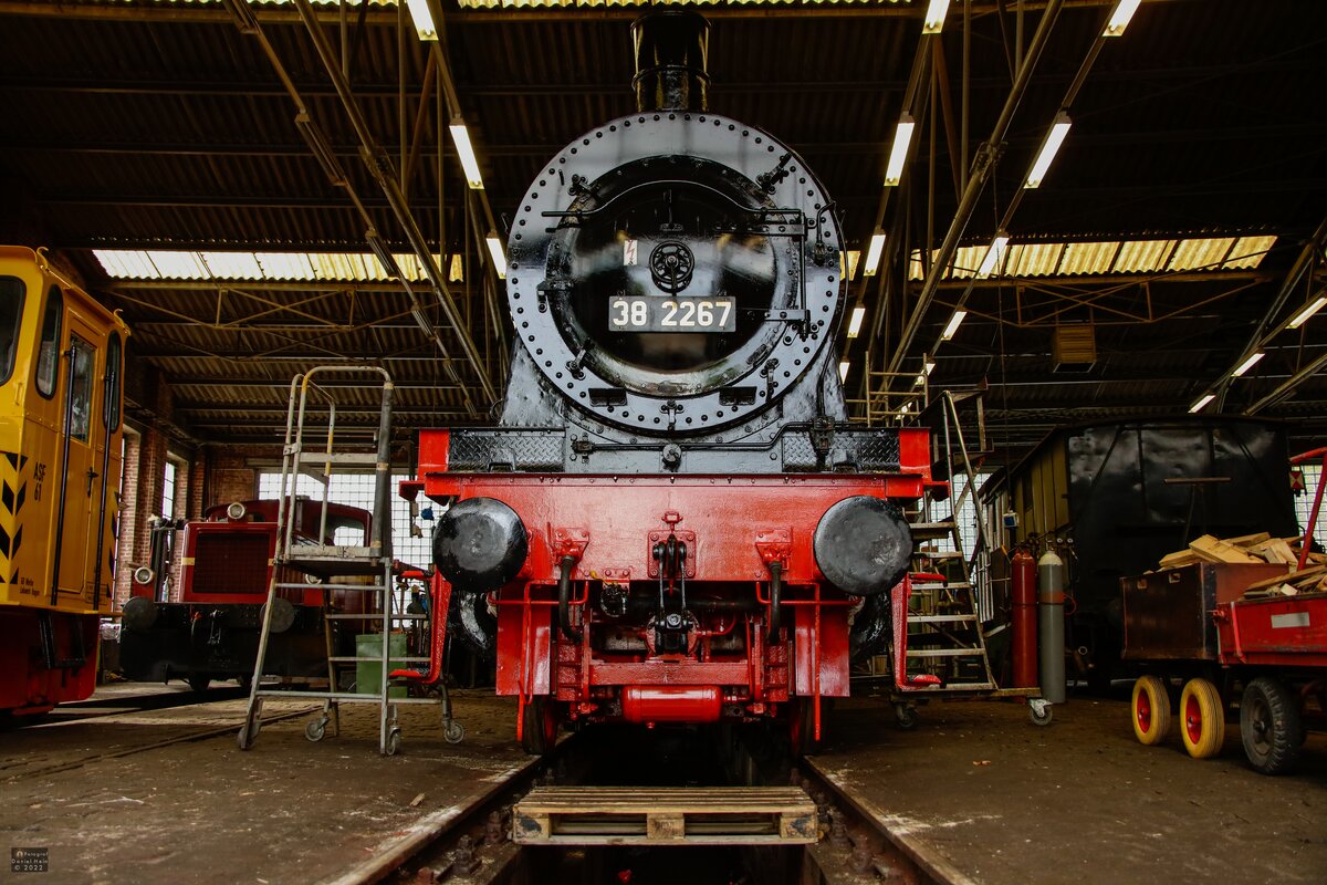 38 2267 (P8) in der HU im Eisenbahnmuseum Bochum Dahlhausen, Oktober 2022.