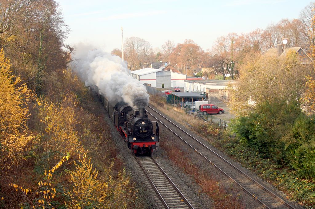 38 2297 als DPE 24214 Richtung Siegburg bei der Durchfahrt durch den Hp. Dortmund Aplerbeck Süd am 25.11.2016