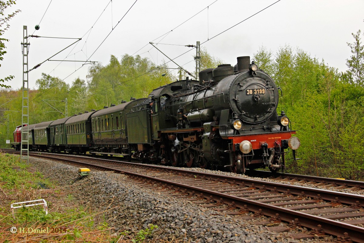 38 3199 (P8) & DB 212 007 in Essen Steele Ost, April 2014.
