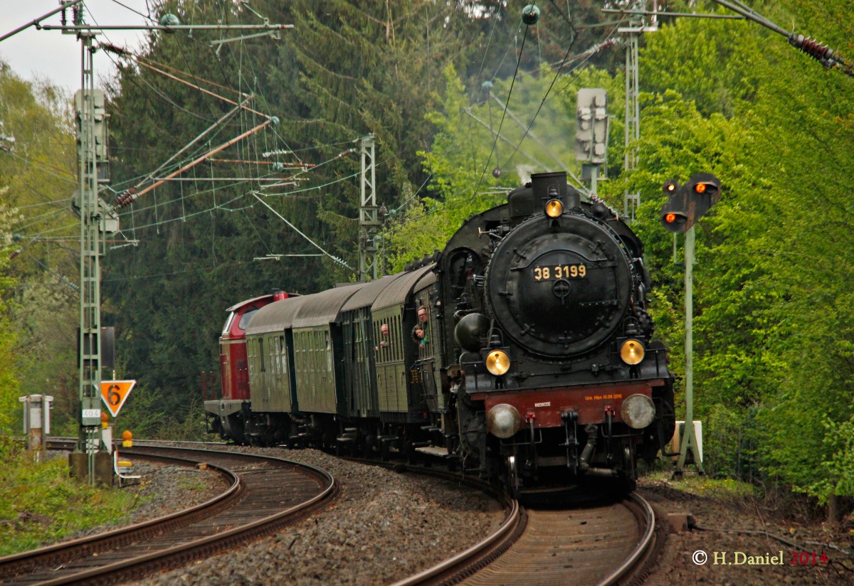 38 3199 (P8) & DB 212 007 mit Pendelzug in Essen Steele Ost, April 2014.