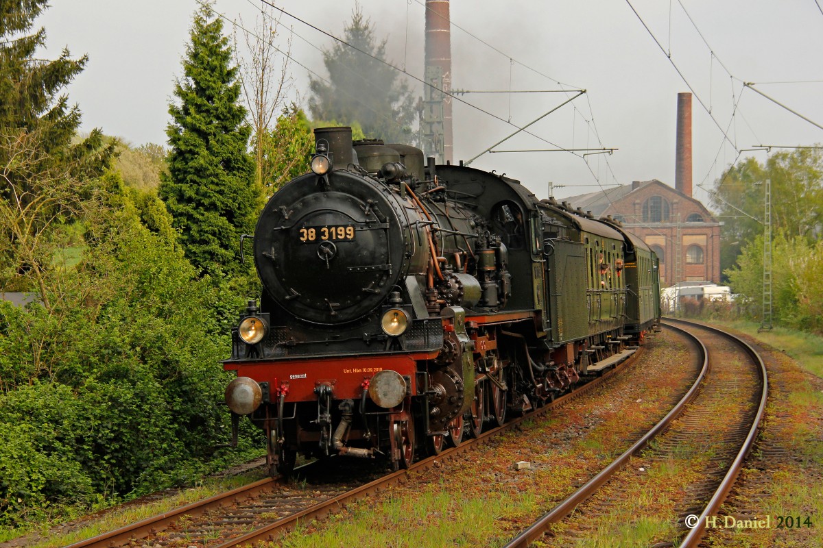 38 3199 (P8) mit Pendelzug in Essen Horst, April 2014.