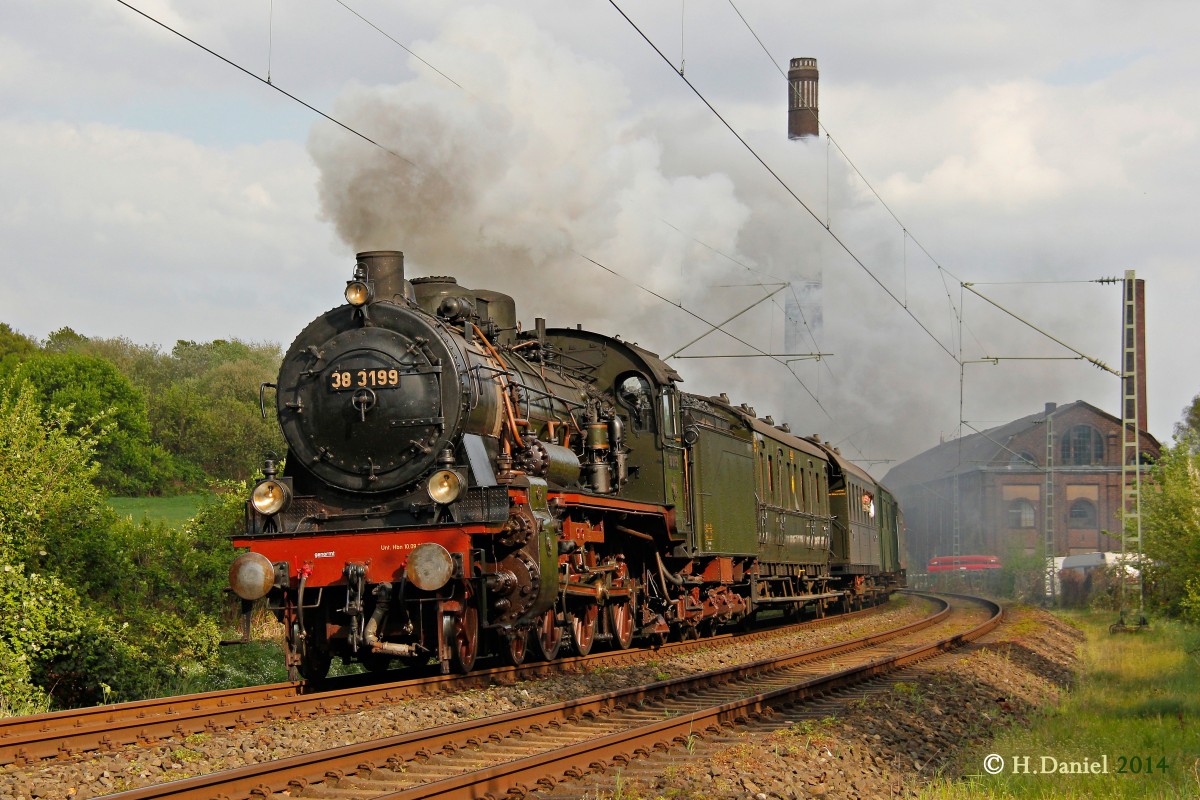 38 3199 (P8) mit Pendelzug in Essen Horst, April 2014.