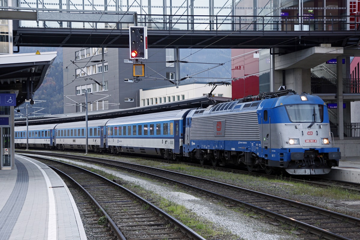 380 001 mit EC172 in Bruck/Mur am 15.10.2014.