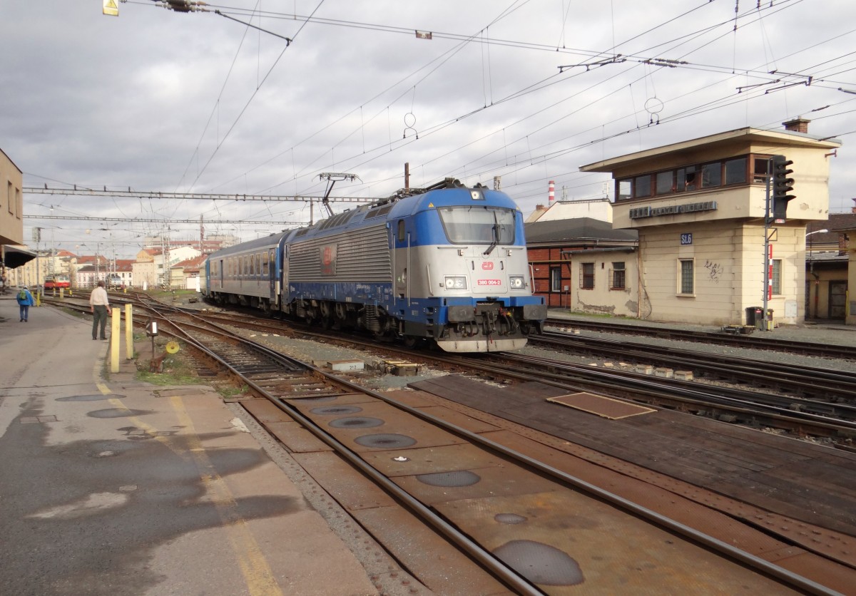 380 004-2 zu sehen bei der Einfahrt am 12.01.15 in Brno hlavní nádraží.