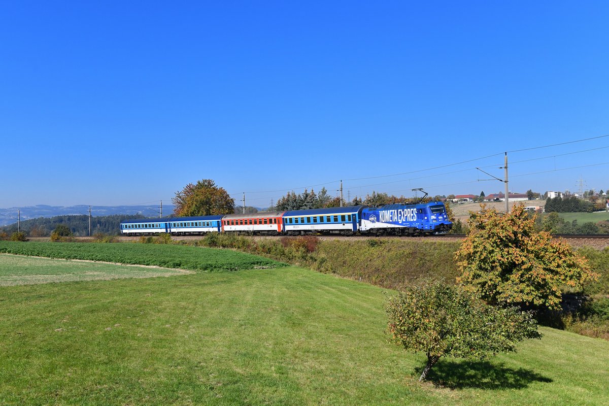 380 017 mit REX 1542 am 13.10.2018 bei Gaisbach-Wartberg.